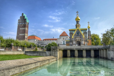 Mathildenhöhe in Darmstadt, zu sehen ist der Hochzeitsturm und die russische Kapelle